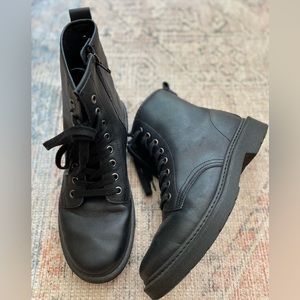 Steve Madden Women’s Black Cole Boots Size 7.5